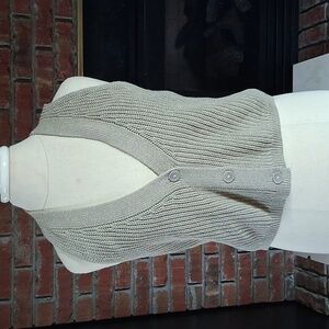 Universal Thread Women's V-Neck Sweater Vest - Beige